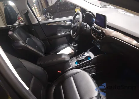 2021 Ford Escape Titanium Hybrid z USA, uszkodzony, nr VIN 1FMCU9DZ8MUB10948